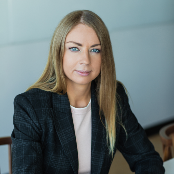 Ksenia Yudina, CFA, is the founder & CEO of UNest. 